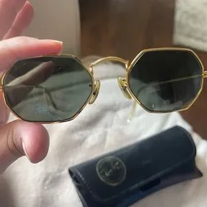 Vintage original Ray Ban sunglasses.  Perfect condition. Worn maybe 4 times. Ray-Ban | Accessories | Vintage Original Ray Ban Sunglasses  main image 2